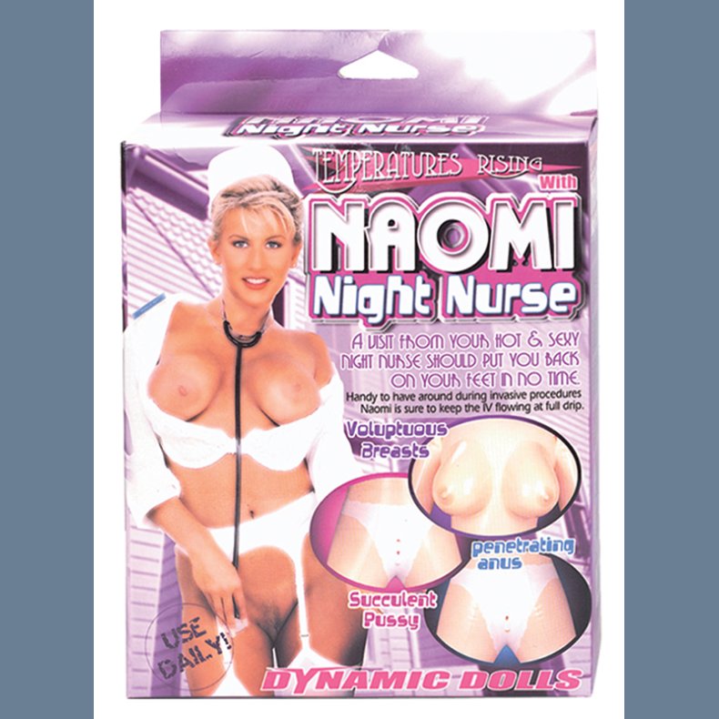 Naomi Night sygeplejerske med ptrykt uniform