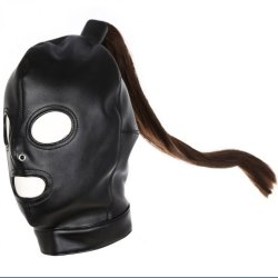 Sort Htte med Hestehale