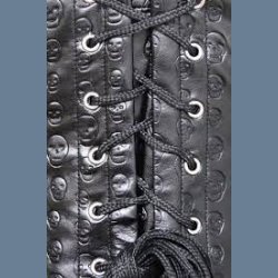 Stropls sort kunst lder korset med kranie print.